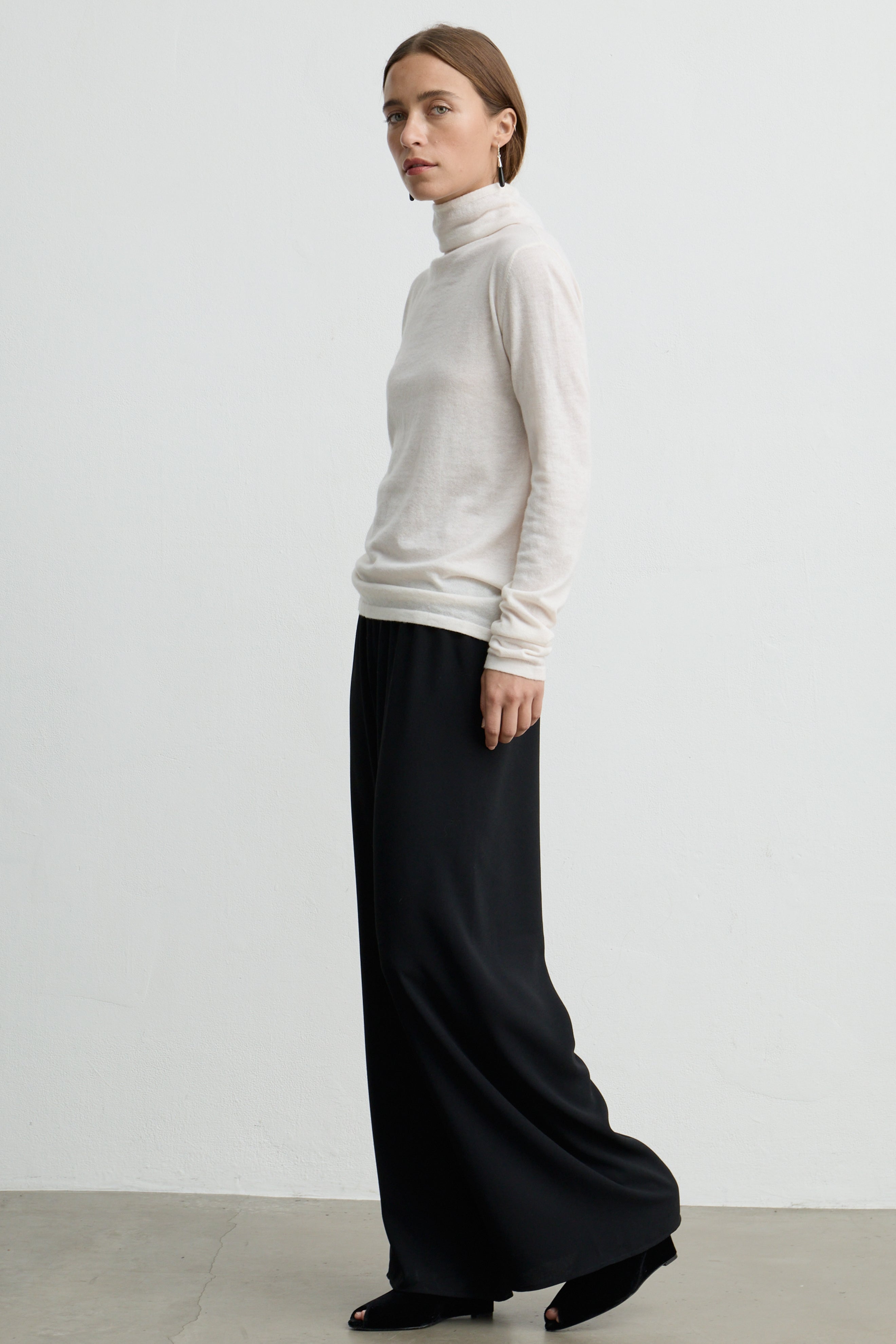 Funnel Wool/Cash Turtleneck