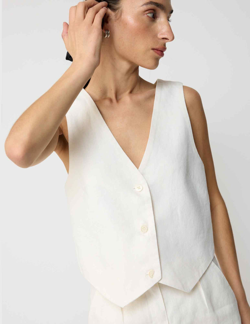 Ace 'Corporate-Core' This Fall With a Tailored Vest